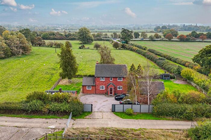 4 Bedroom Detached House For Sale In Puxley Road, Old Stratford, MK19