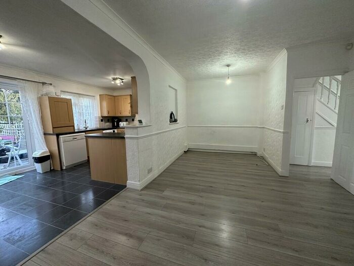 4 Bedroom Terraced House To Rent In Weald Way, Romford, RM7