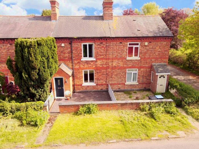2 Bedroom Cottage For Sale In Three Bridges Road, Long Buckby, Northampton, NN6