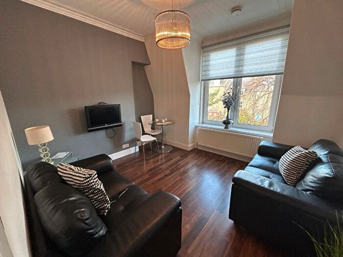3 Bedroom Flat To Rent In Rosebank Terrace, City Centre, Aberdeen, AB11