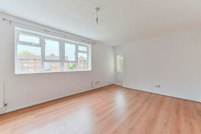 2 Bedroom Flat To Rent In Pawsons Road, Thornton Heath, Croydon, CR0