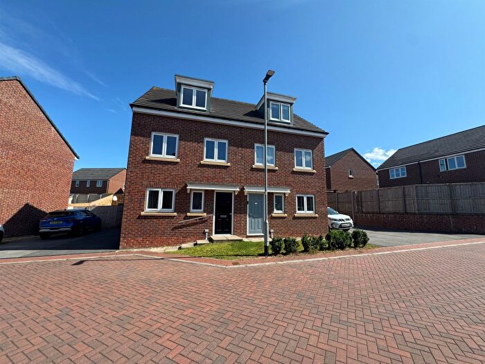 3 Bedroom Semi-Detached House For Sale In Epsom Close, Castleford, WF10