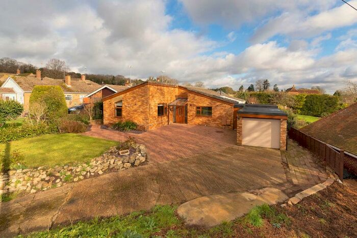 4 Bedroom Bungalow To Rent In Malling Road, Teston, Maidstone, Kent, ME18