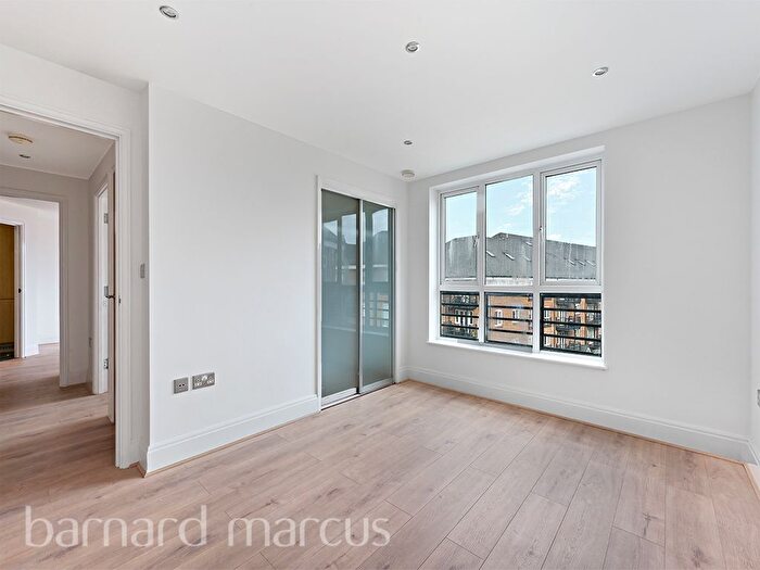 2 Bedroom Flat For Sale In High Street, Brentford, TW8