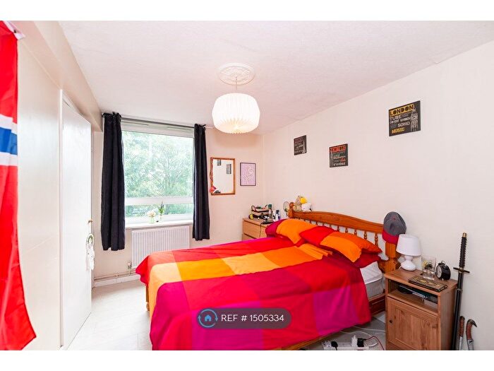 3 Bedroom Flat To Rent In Tooting, London, SW17