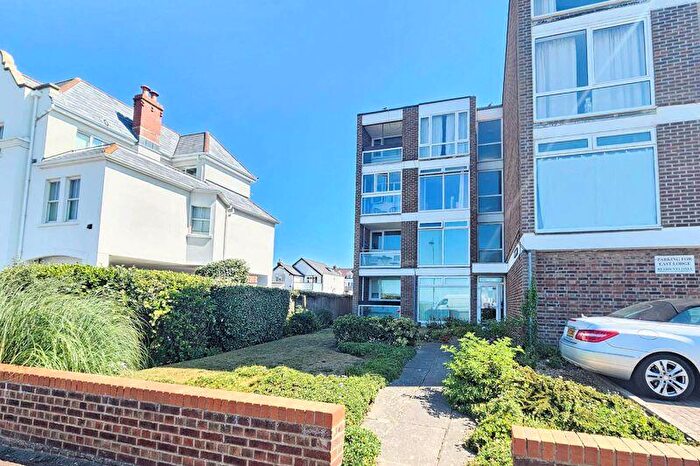 2 Bedroom Apartment For Sale In Marine Parade East, Lee-On-The-Solent, PO13