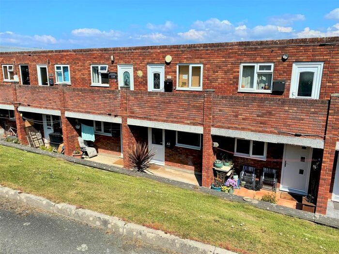 1 Bedroom Flat To Rent In Fistral Crescent, Newquay, TR7