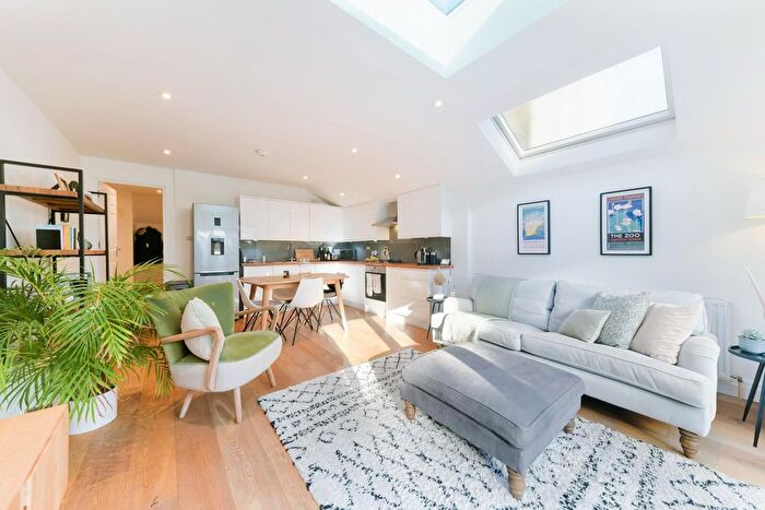 2 Bedroom Flat To Rent In Trewint Street, Earlsfield, London, SW18