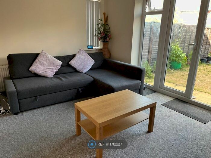 3 Bedroom Semi-Detached House To Rent In Dennis Road, Coventry, CV2