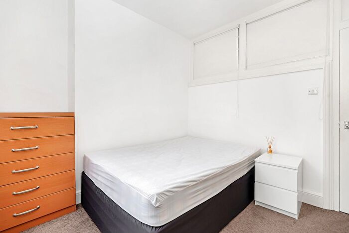 4 Bedroom Terraced House To Rent In Strickland Row, Earlsfield, SW18