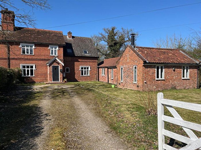 5 Bedroom Semi-Detached House For Sale In Low Road, Carleton Forehoe, Norwich, NR9