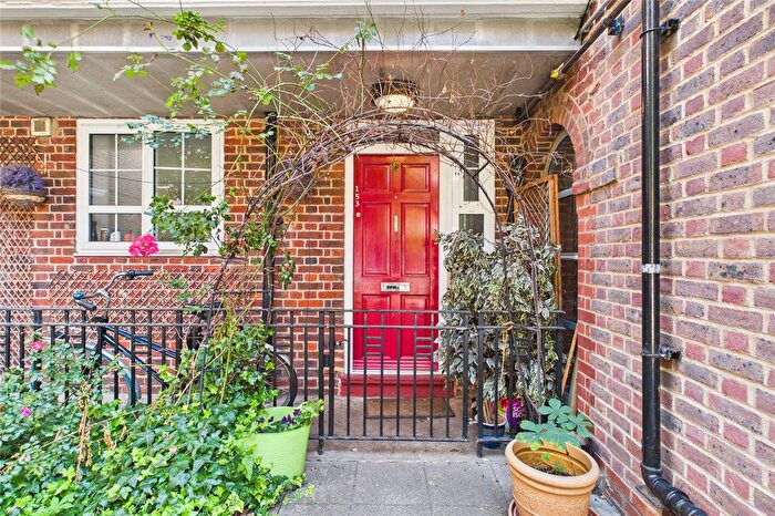 2 Bedroom Flat To Rent In Tilson Gardens, London, SW2