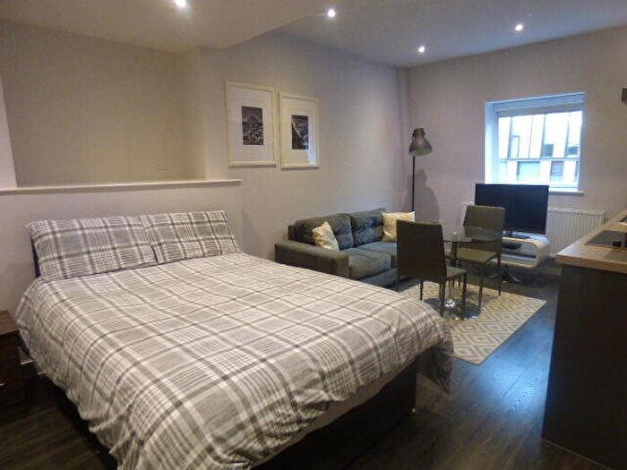 Apartment To Rent In Orleans House Available With Zero Deposit, L3