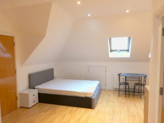 Studio To Rent In Neeld Crescent, London, NW4