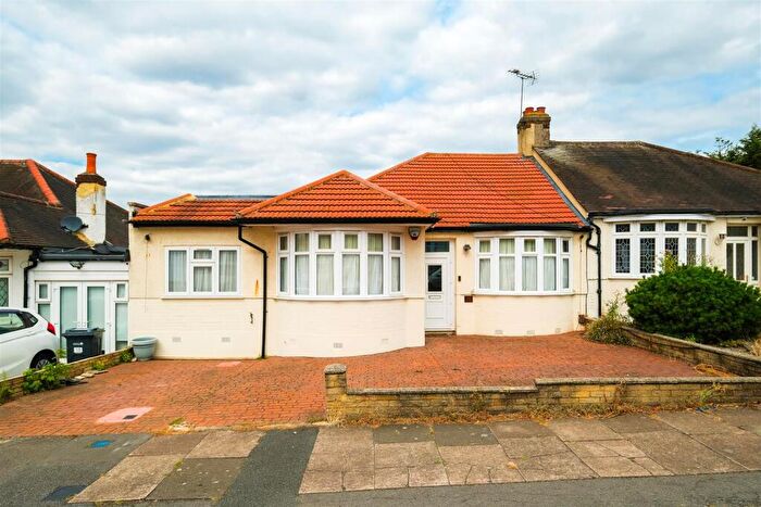 3 Bedroom Bungalow To Rent In Peaketon Avenue, Ilford, IG4