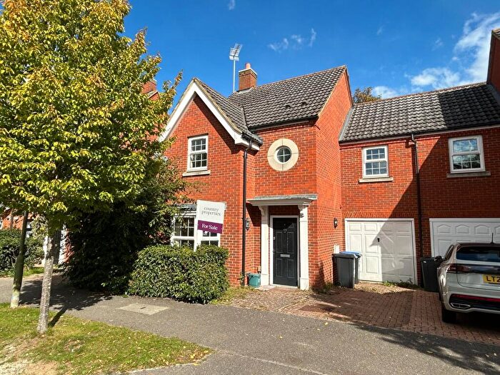 4 Bedroom Semi-Detached House To Rent In Langstone Ley, Welwyn Garden City, AL7