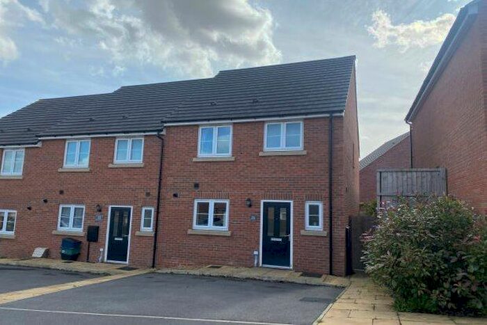 3 Bedroom End Of Terrace House To Rent In Clover Avenue, Malton, YO17