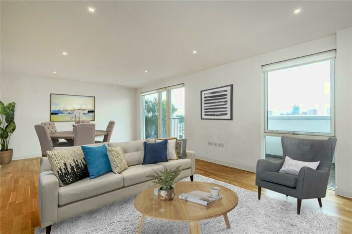 3 Bedroom Penthouse To Rent In Rutherford House, Battersea Park Road, London, SW11