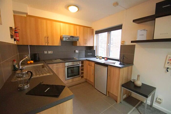 1 Bedroom Flat To Rent In Chantrell Court, Leeds City Centre, Leeds, LS2