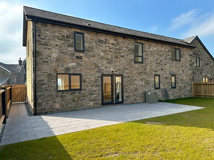 4 Bedroom End Of Terrace House To Rent In Clatter, Caersws, Powys, SY17