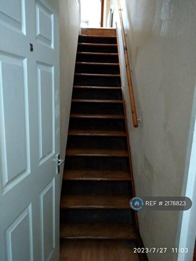 3 Bedroom Flat To Rent In South Norwood, London, SE25