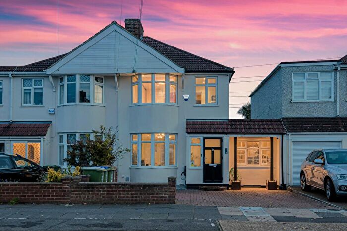 3 Bedroom Semi Detached House For Sale In Northumberland Avenue, Welling, DA16