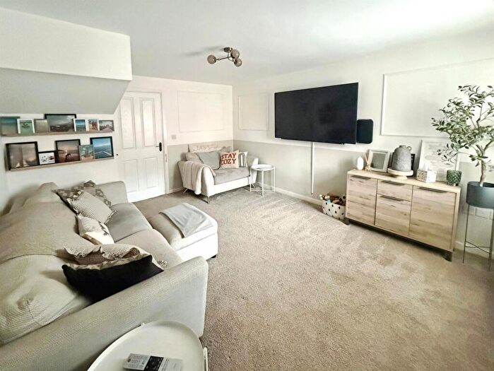 3 Bedroom Semi-Detached House For Sale In Stockwood Close, Hampton Gardens, Peterborough, PE7