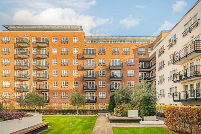 2 Bedroom Flat For Sale In Royal Quarter, Kingston Upon Thames, KT2