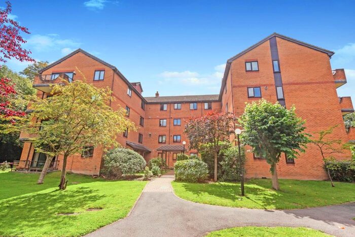 2 Bedroom Flat To Rent In Campion Close, Croydon, CR0