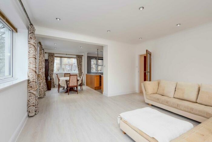 2 Bedroom Apartment To Rent In Avenue Road, St John's Wood, London, NW8