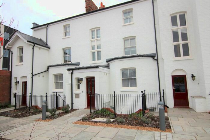 2 Bedroom Flat To Rent In St Laurence Hall, London Road, Reading, Berkshire, RG1