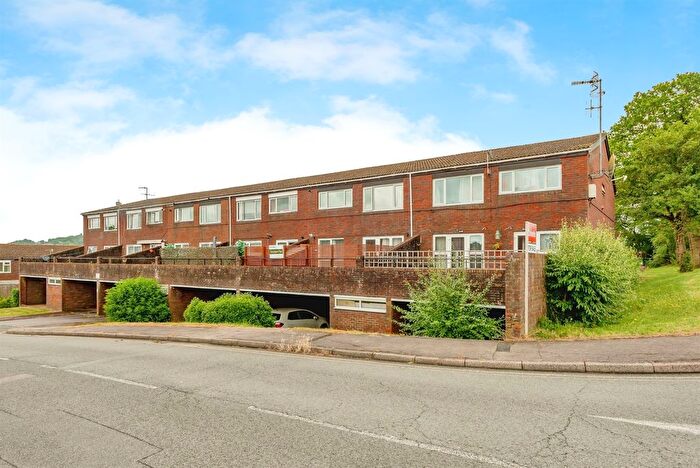 2 Bedroom Flat For Sale In Yeoman Way, Redhill, RH1