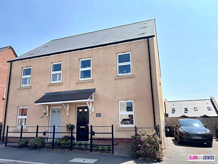 2 Bedroom Semi-Detached House For Sale In Dart Avenue, Seabrook Orchards, Exeter, EX2