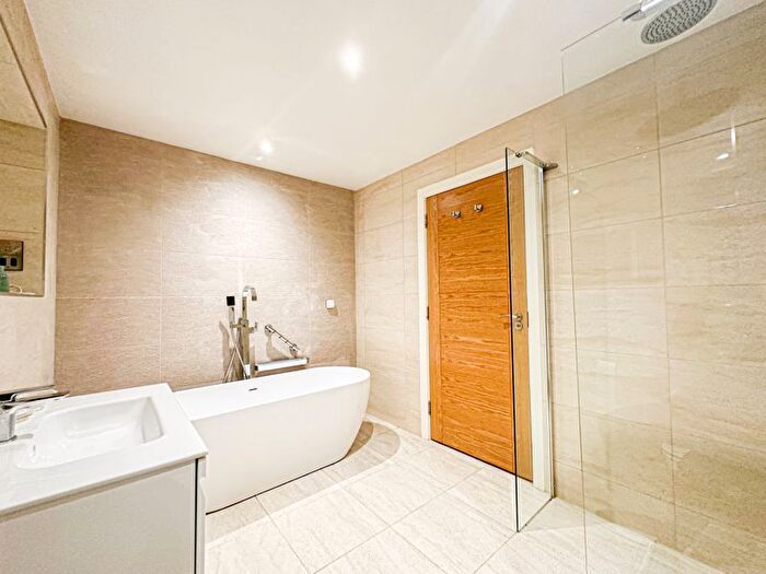 2 Bedroom Flat For Sale In Lyndhurst Road, Mossley Hill, Liverpool, L18