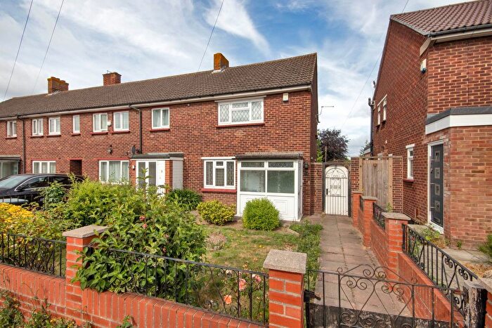2 Bedroom End Of Terrace House For Sale In Constable Road, Northfleet, Gravesend, DA11