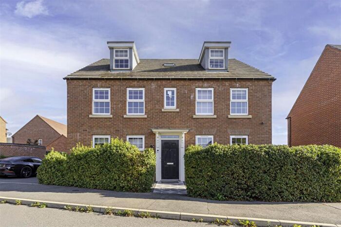 5 Bedroom Detached House For Sale In Orton Road, Warwick, CV34