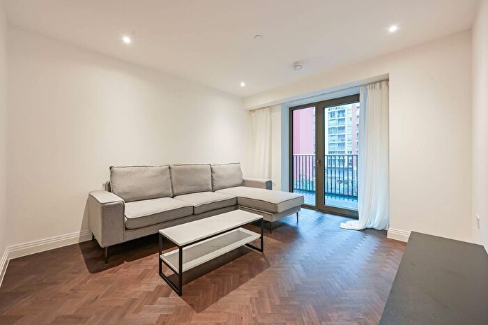 3 Bedroom Flat To Rent In Halycon House, Docklands, London, E16