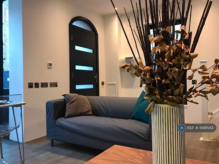 2 Bedroom Detached House To Rent In Harringay Road, London, N15