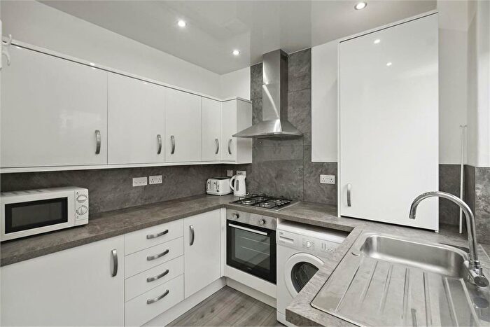 2 Bedroom Flat To Rent In , St Clair Road, Edinburgh, EH6