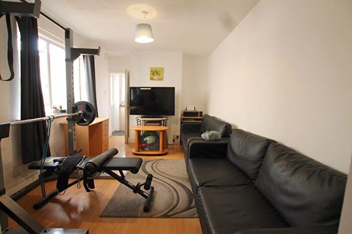 4 Bedroom Terraced House To Rent In Dogfield Street, Cardiff, CF24