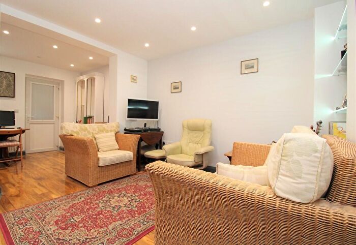 1 Bedroom Apartment To Rent In Ewell Road, Surbiton, KT6