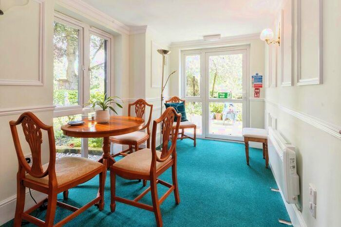 2 Bedroom Retirement Property For Sale In Lalgates Court, Northampton, NN5