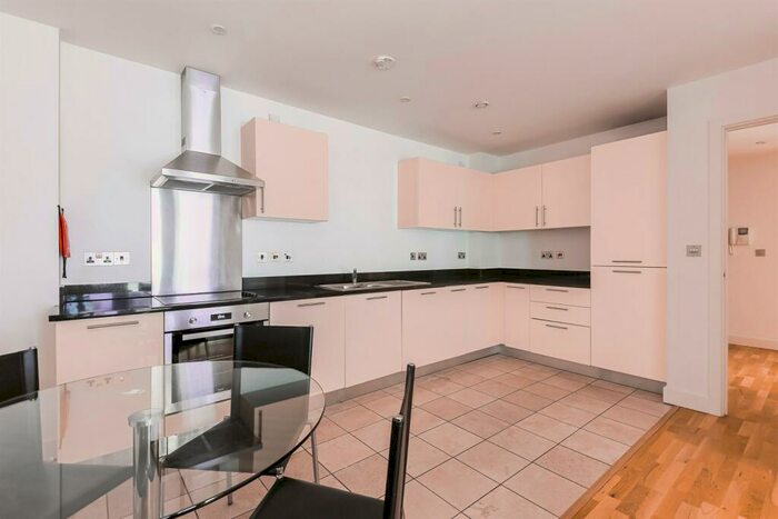 2 Bedroom Flat To Rent In Bedroom Property In London, E15