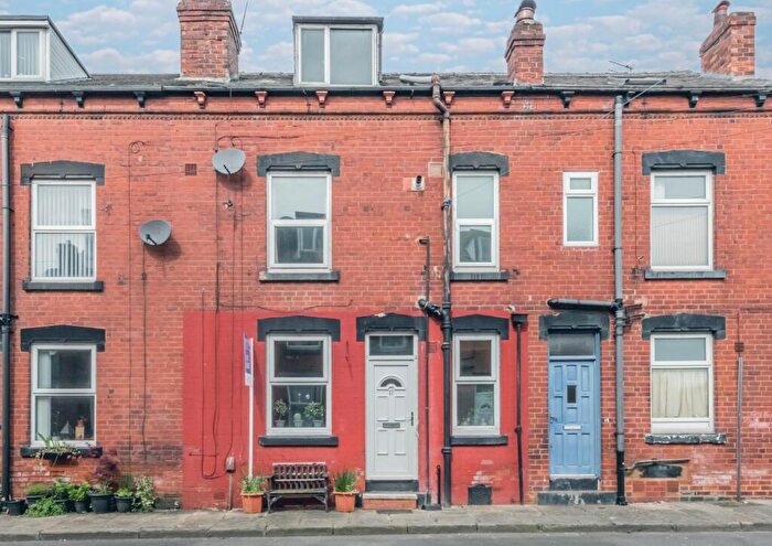 2 Bedroom Terraced House To Rent In Thornton Grove, Armley, Leeds, LS12