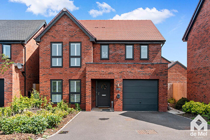 4 Bedroom Detached House For Sale In Fairmont Street, Bishops Cleeve, GL52