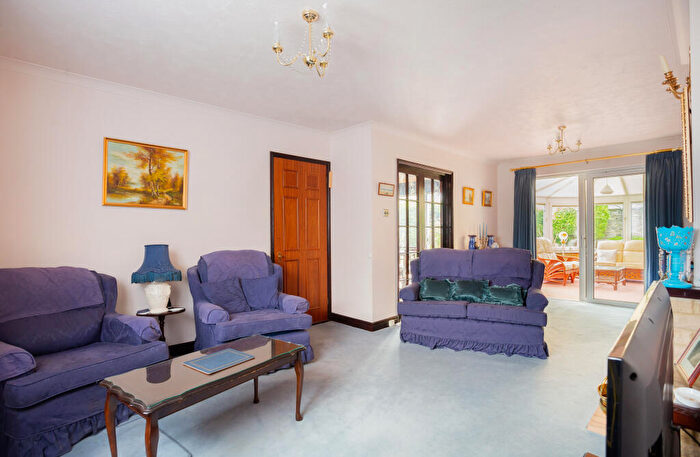 4 Bedroom Detached House For Sale In Park Close, Middleton Stoney, OX25
