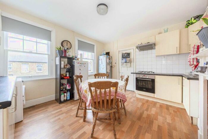 4 Bedroom Flat To Rent In Streatham High Road, London SW16