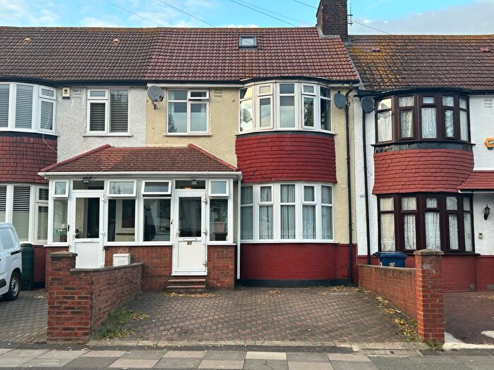 3 Bedroom Terraced House For Sale In Burns Avenue, Southall, Middlesex, UB1