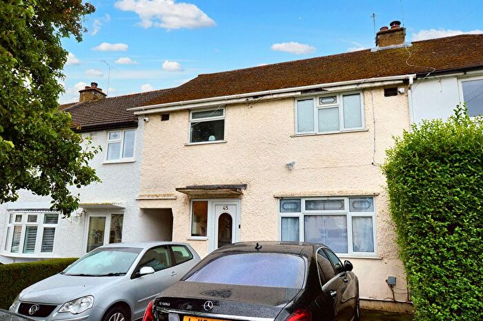 3 Bedroom Detached House To Rent In Coombes Road, St Albans, AL2