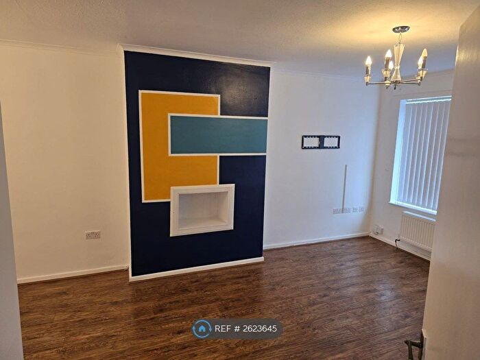 3 Bedroom Semi-Detached House To Rent In St. Annes Drive, Leeds, LS4